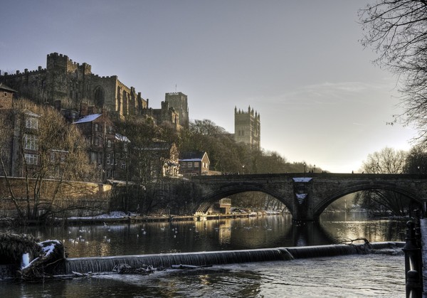 Durham, sebuah kota tentram dan indah di Inggris. Tak terlalu terdengar sebagai kota wisata, tapi Durham memang layak disebut kota tercantik karena keindahannya. (Getty Images/Vetta/fotoMonkee)