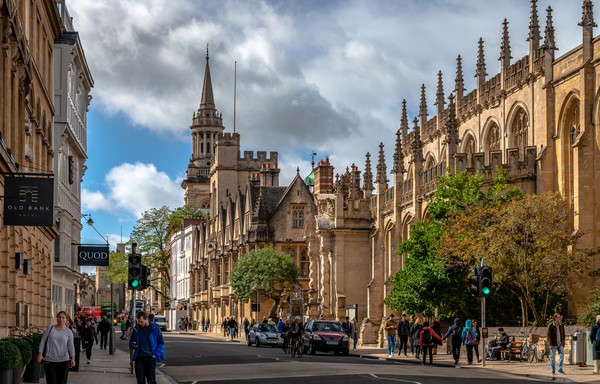 Yang terakhir adalah Oxford. Sudah sejak lama kota ini jadi ikon wisata karena keindahan banguna-bangunan lamanya. (Getty Images/Apostolos Giontzis)
