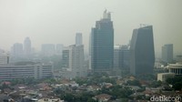 Kualitas udara Kota Jakarta berada di zona merah atau tidak sehat pada pukul 10.00 WIB.