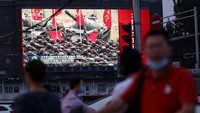 Tampak kendaraan-kendaraan perang milik Tentara Pembebasan Rakyat atau PLA China telah memasuki zona median Selat Taiwan pada Selasa (2/8) pagi. Dalam layar tersebut memperlihatkan deretan kendaraan militer China di antaranya kapal induk, kapal perang, pesawat jet tempur, hingga tank dalam jumlah yang banyak.