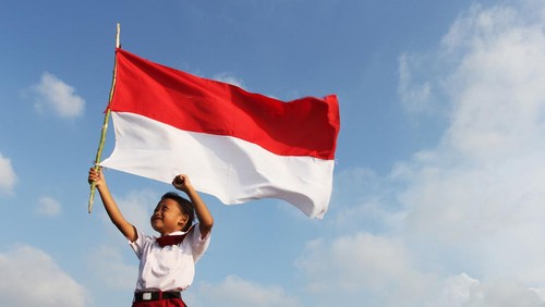 Lirik lagu 17 Agustus 45 banyak dicari menjelang Hari Ulang Tahun (HUT) Kemerdekaan RI. Berikut ini lirik beserta sosok pencipta lagu 17 Agustus 45.