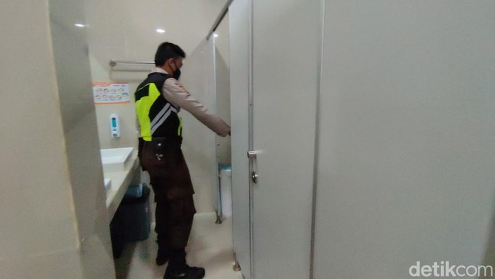 Lokasi toilet tempat petugas kebersihan cabul merekam penumpang wanita