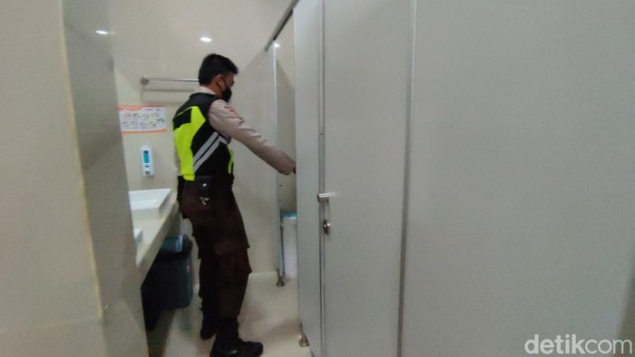 Lokasi toilet tempat petugas kebersihan cabul merekam penumpang wanita Lokasi toilet tempat petugas kebersihan cabul merekam penumpang wanita