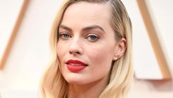 Margot Robbie Sadis, Seksi, dan Bikin Geger di Wuthering Heights