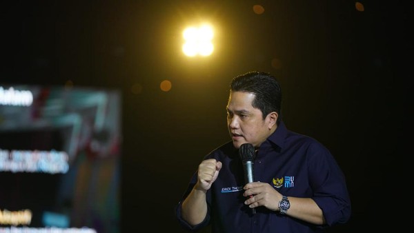 Kepalkan Tangan, Erick Thohir Kasih Wejangan ke Karyawan BUMN Baru