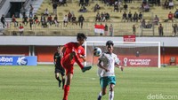 Di menit 90 + 2 I Komang Ananta mencetak gol kesembilan Indonesia dan sekaligus mengantarkan Garuda Muda ke puncak. Foto: Pius Erlangga/detikJateng