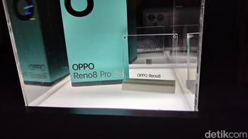 Oppo Reno8 Pro 5G jadi ponsel pertama di lini Reno yang mengusung chip ini. Dengan chip MariSilicon X, Reno8 Pro 5G dijanjikan bisa mengambil foto dan video dalam kondisi minim cahaya dengan efisiensi lebih tinggi. Foto: Virgina Maulita Putri/detikINET