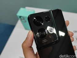 Menggenggam Oppo Reno8 Series yang Mirip Tapi Beda