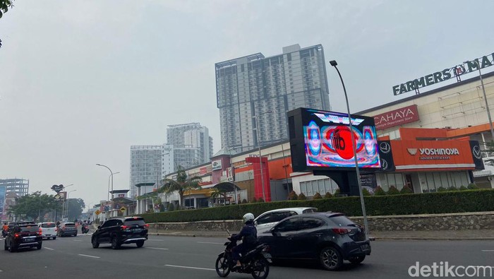 Pantauan kualitas udara di Bintaro Sektor 3 Tangsel sekitar pukul 7.00 WIB, Rabu (3/7/2022) Pantauan kualitas udara di Bintaro Sektor 3 Tangsel sekitar pukul 7.00 WIB, Rabu (3/7/2022)