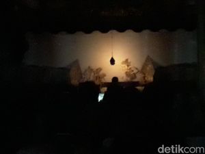 Nges! Ki Warseno Mendalang Tempo Doeloe: Pakai Blencong, Tanpa Pelantang
