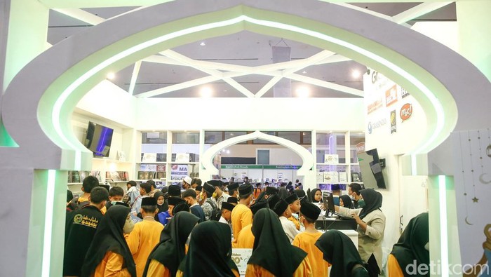 Pameran terbesar buku-buku Islam di Tanah Air, Islamic Book Fair (IBF) kembali diselenggarakan mulai hari ini,  Rabu (3/8/2022).  Pameran buku Islam kali ini merupakan yang ke-20 kalinya digelar sejak pertama kali dilaksanakan pada tahun 2002 silam.
