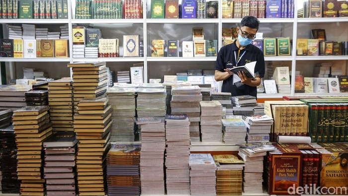 Pameran terbesar buku-buku Islam di Tanah Air, Islamic Book Fair (IBF) kembali diselenggarakan mulai hari ini, Rabu (3/8/2022). Pameran buku Islam kali ini merupakan yang ke-20 kalinya digelar sejak pertama kali dilaksanakan pada tahun 2002 silam.