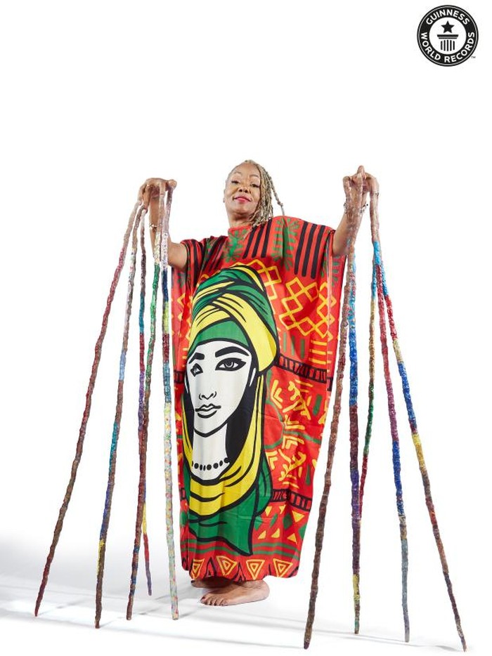 Pemilik kuku terpanjang