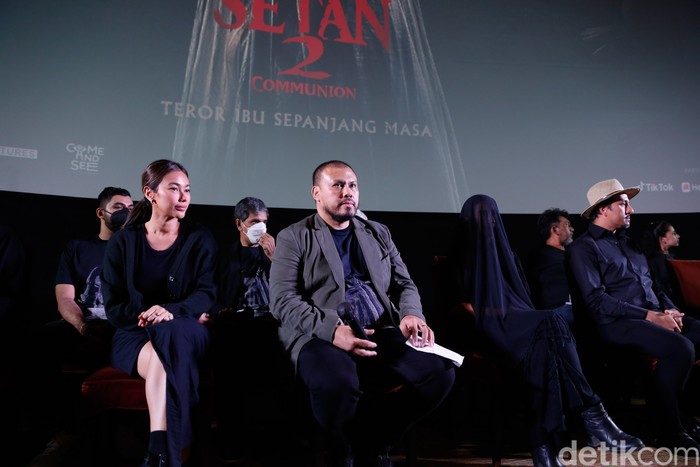 Pengabdi Setan 2: Communion Cast dan sutradara Pengabdi Setan 2: Communion di Gala Premiere yang digelar 2 Agustus 2022 di XXI Epicentrum, Kuningan, Jakarta Selatan.