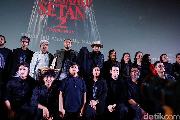 Pengabdi Setan 2: Communion Cast dan sutradara Pengabdi Setan 2: Communion di Gala Premiere yang digelar 2 Agustus 2022 di XXI Epicentrum, Kuningan, Jakarta Selatan.