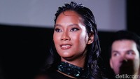 Tara Basro sukses mencuri perhatian banyak mata dengan penampilannya. (Foto: Noel/detikcom) 