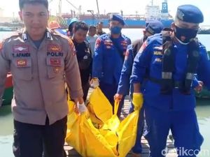 Nelayan Gresik Temukan Mayat Saat Jaring Ikan