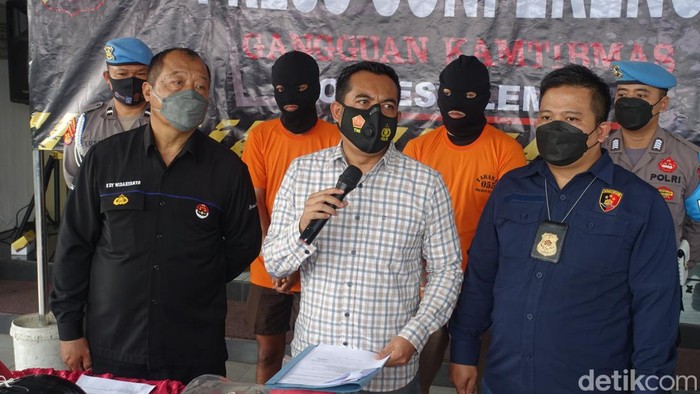 Polres Sleman merilis tersangka pengeroyokan terhadap Tri Fajar Firmansyah (23), suporter PSS Sleman, Rabu (3/8/2022).