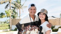 Glenn Alinskie juga disebut bucin ke Chelsea Olivia karena sering memanjakan istrinya bak seorang ratu. Foto: Instagram: @chelseaoliviaa