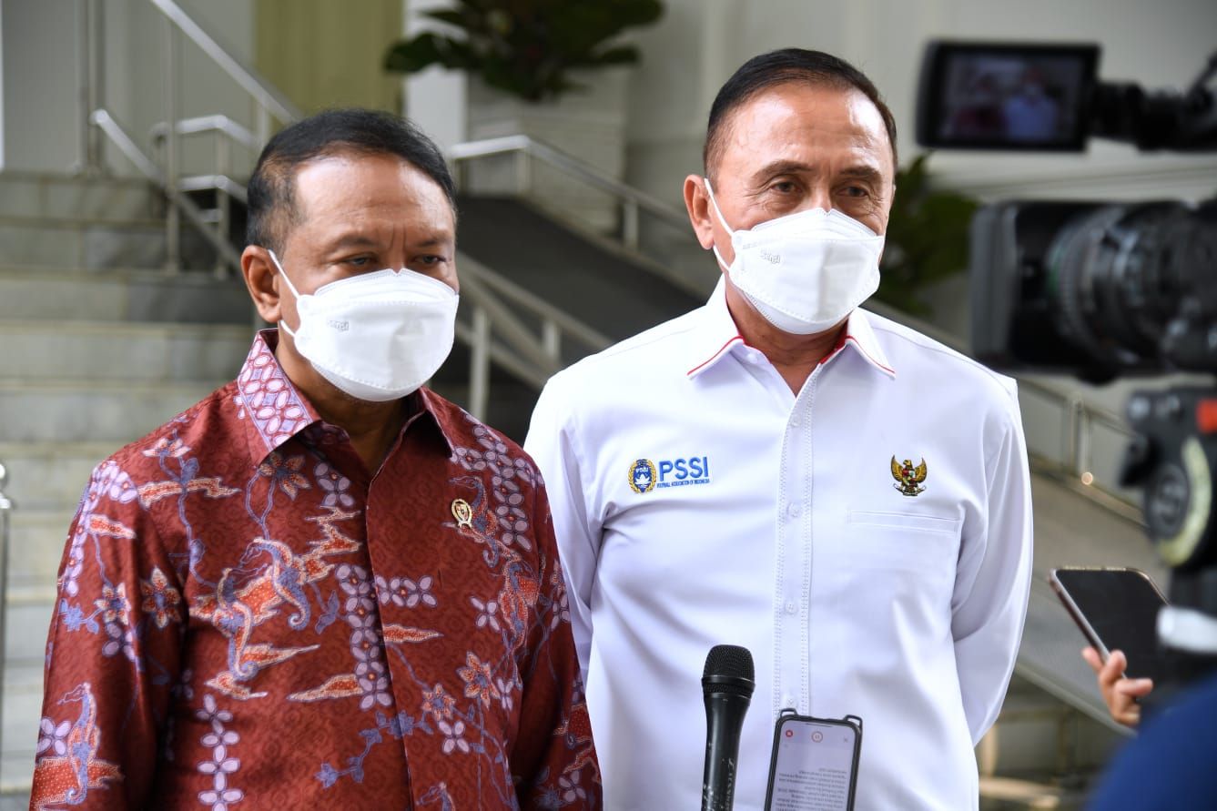 Presiden Joko Widodo saat menerima Menteri Pemuda dan Olahraga (Menpora) Zainudin Amali dan Ketua Umum Persatuan Sepak Bola Seluruh Indonesia (PSSI) Mochamad Iriawan di Istana Merdeka, Jakarta, Rabu, 3 Agustus 2022. (Foto: Lukas - Biro Pers Sekretariat Presiden)
