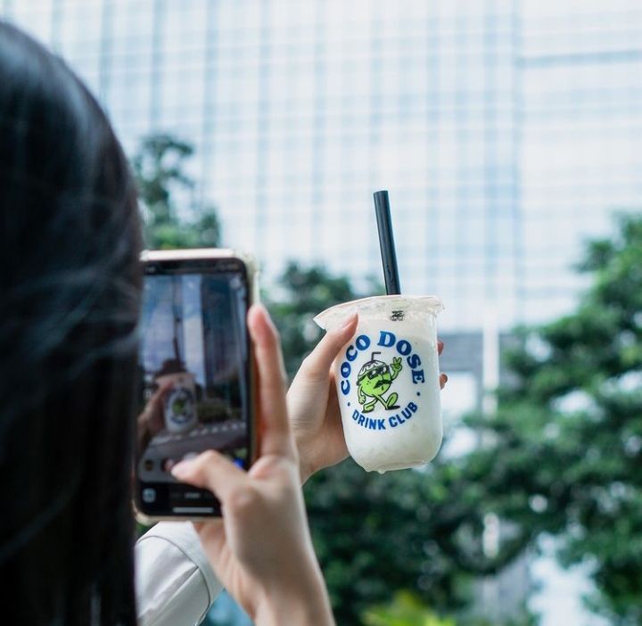Segar Manis! 5 Tempat Ini Punya Kreasi Minuman Kelapa Kekinian