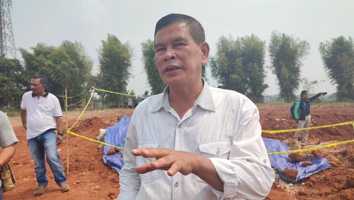 Rudi Samin, pemilik tanah yang lahannya digunakan untuk penguburan beras bansos di Depok.