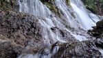 Senyum Merekah Sandiaga di Air Terjun Panas-Dingin, Bengkulu