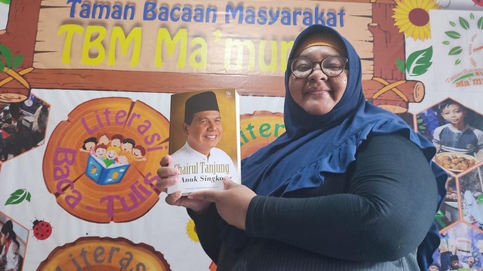 Pendiri dan pengelola Taman Bacaan Mandiri (TBM) Mamurina di Sukabumi