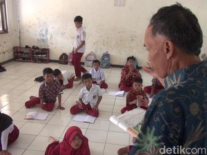 Penjelasan Disdik Subang soal Siswa SDN Belajar di Lantai