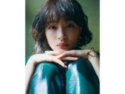 Potret Cantik Suzu Hirose, Aktris yang Dikabarkan Akan Nikahi Kento Yamazaki