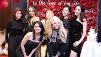 Syahrini terlihat bahagia berpose bareng bestie di hari ulang tahunnya. Foto: dok. Instagram Syahrini