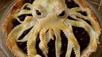 Ingin meniru kue berbentuk gurita yang keren dan unik, hasilnya justru terlihat seperti tumpukan pie roti yang sedikit gosong. Foto: Site