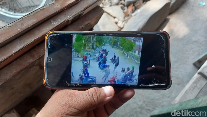 Video aksi tawuran pelajar di Bandung