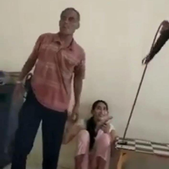 Viral Kades Sugihwaras, Lamongan cium pemandu lagu