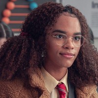 Inilah potret Yasmin yang berperan sebagai Elle di serial Heartstopper. “Ini Elle. Ini bukan tentang transgender wanita, ini tentang Elle, dan dia adalah gadis manis, menyenangkan, dan perhatian. Dan yang paling penting bagian transgender hanya bagian dari dirinya, dia dibiarkan bahagia, punya orang yang ditaksir, dan melakukan apapun yang dia mau,” ungkap Yasmin menggambarkan Elle, Foto: dok. Netflix