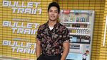 Gagah Banget! Yoshi Sudarso Pakai Batik di Premiere Film Brad Pitt