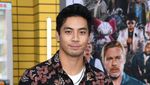 Gagah Banget! Yoshi Sudarso Pakai Batik di Premiere Film Brad Pitt