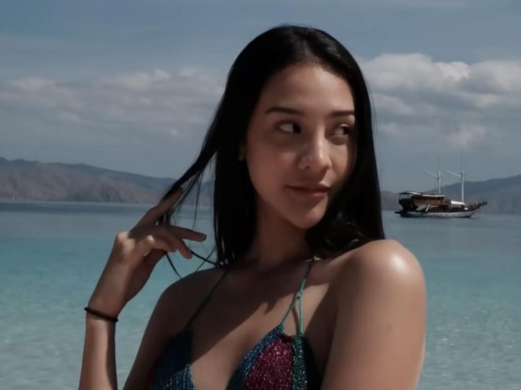 Anya Geraldine dan Para Artis Cantik yang Jarang Mandi