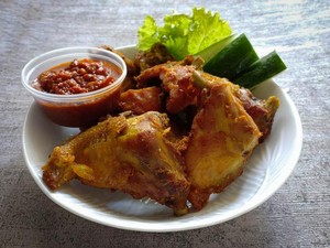 Legit Gurih! Ayam Goreng Mbah Cemplung Sejak 1973 di Bantul