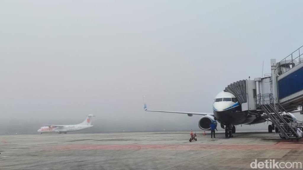 Kabut Tebal Selimuti Pekanbaru, Penerbangan di Bandara SSK II Terganggu