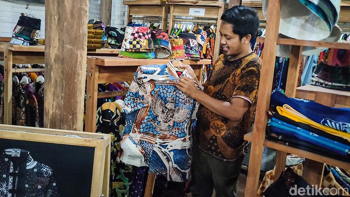 Batik bermotif Garuda yang jadi buruan di Sentra Batik Sembungan, Kabupaten Kulon Progo, DIY, Kamis (4/8/2022).