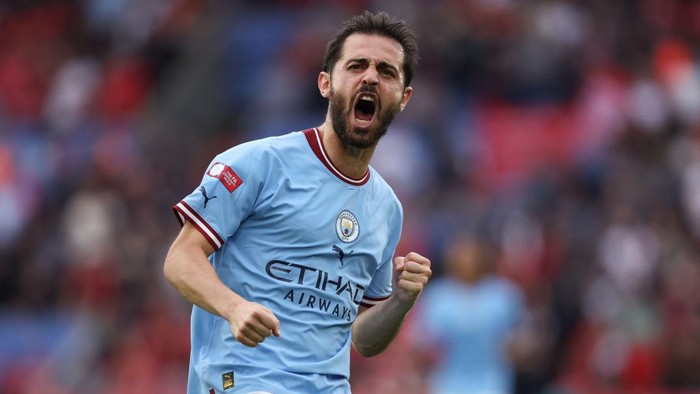 LEICESTER, ENGLAND - JULY 30: Bernardo Silva of Manchester City during The FA Community Shield match between Liverpool and Manchester City at The King Power Stadium on July 30, 2022 in Leicester, England. (Photo by Matthew Ashton - AMA/Getty Images)