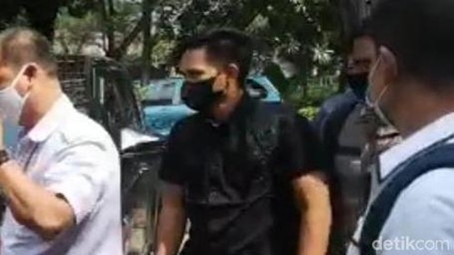 Bharada Eliezer (Bharada E) ditetapkan sebagai tersangka kasus penembakan Brigadir J. Peristiwa itu terjadi di rumah dinas Irjen Ferdy Sambo, Jumat (8/7/2022).