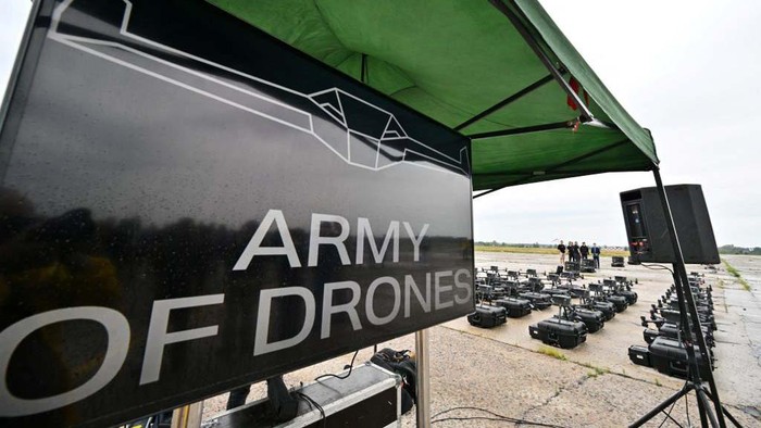 Ukraina telah membeli drone DJI Matrice 300 untuk melawan Rusia. Nantinya drone-drone itu akan digunakan untuk mengintai pergerakan pasukan Rusia.