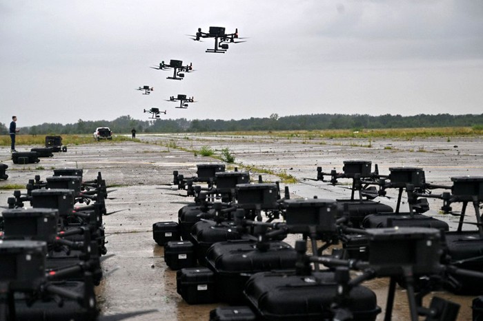 Ukraina telah membeli drone DJI Matrice 300 untuk melawan Rusia. Nantinya drone-drone itu akan digunakan untuk mengintai pergerakan pasukan Rusia.