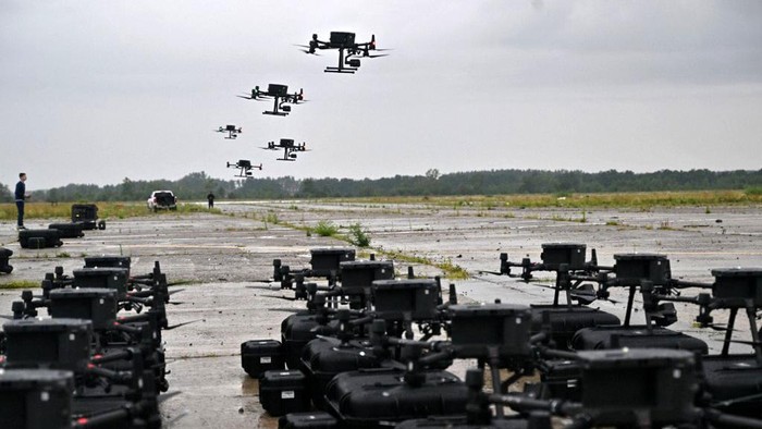 Ukraina telah membeli drone DJI Matrice 300 untuk melawan Rusia. Nantinya drone-drone itu akan digunakan untuk mengintai pergerakan pasukan Rusia.