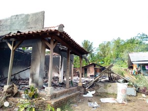 Detik-detik Mencekam Dusun di Jember Diserang, Rumah-rumah dan Mobil Dibakar