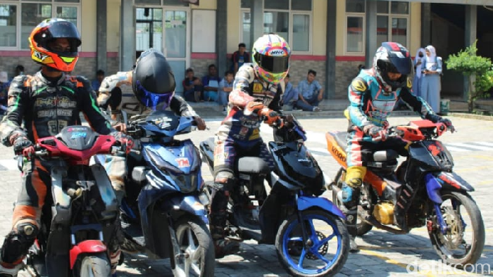 Ekstrakurikuler balap motor di SMK Korpri Majalengka.