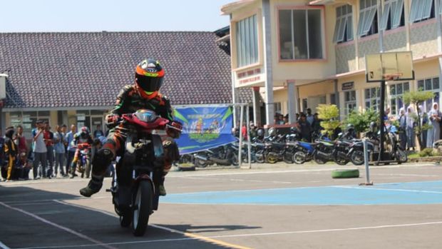 Ekstrakurikuler balap motor di SMK Korpri Majalengka.