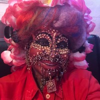 Elaine Davidson adalah pemegang rekor dunia Guinness sebagai wanita dengan tindikan terbanyak sejak 2003. Wanita tersebut memenuhi wajah dan bagian tubuhnya yang lain dengan lebih dari 11 ribu tindikan.Foto: Instagram @mostpiercedwomanelainedavidson